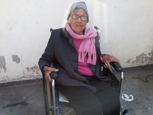MI TIA CARMELA